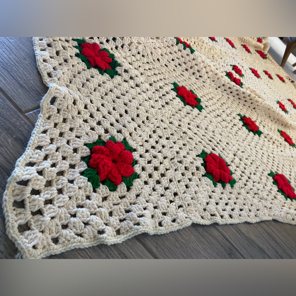 Christmas Poinsettia Crochet Granny Square Afghan Blanket Red, Green, Ivory King - Picture 11 of 14